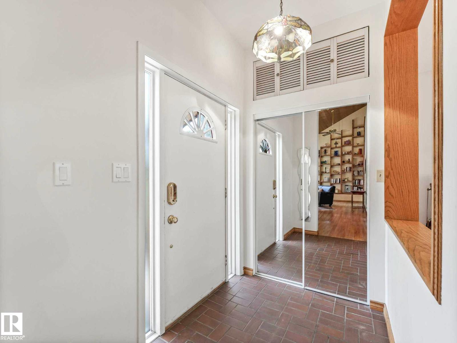 14611 89 AV NW