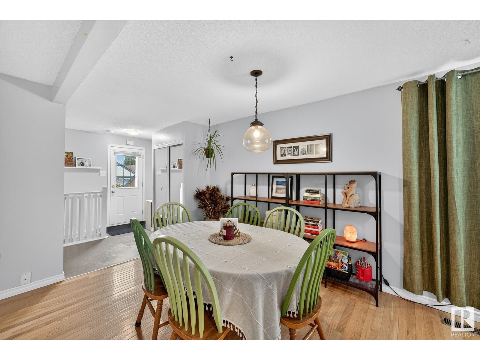 5 COLUMBIA AV