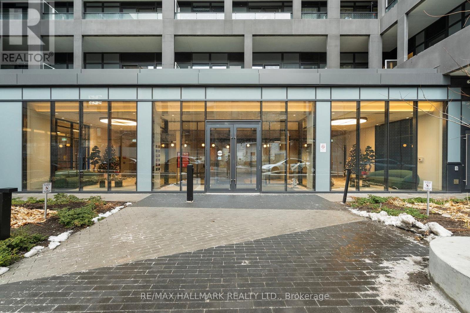 207 - 9 TECUMSETH STREET