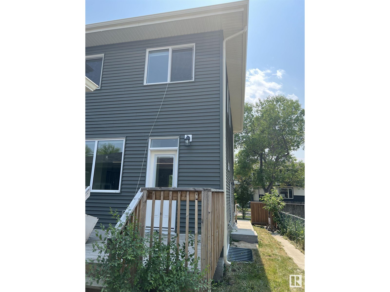 10576 62 AV NW NW