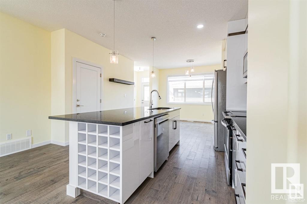 10576 62 AV NW NW