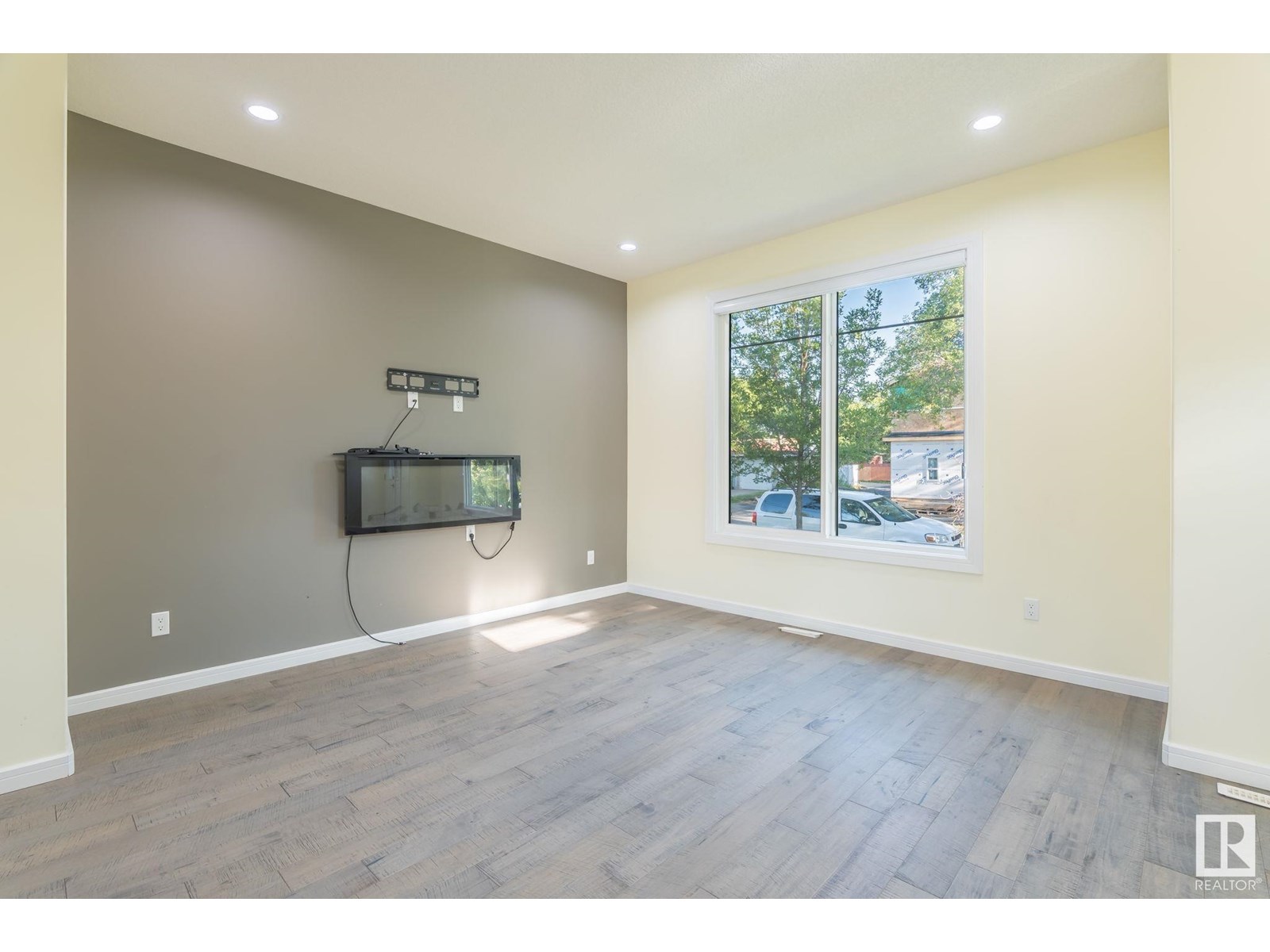 10576 62 AV NW NW