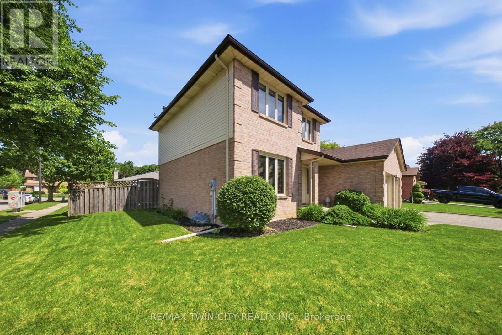 22 COLONIAL CRESCENT