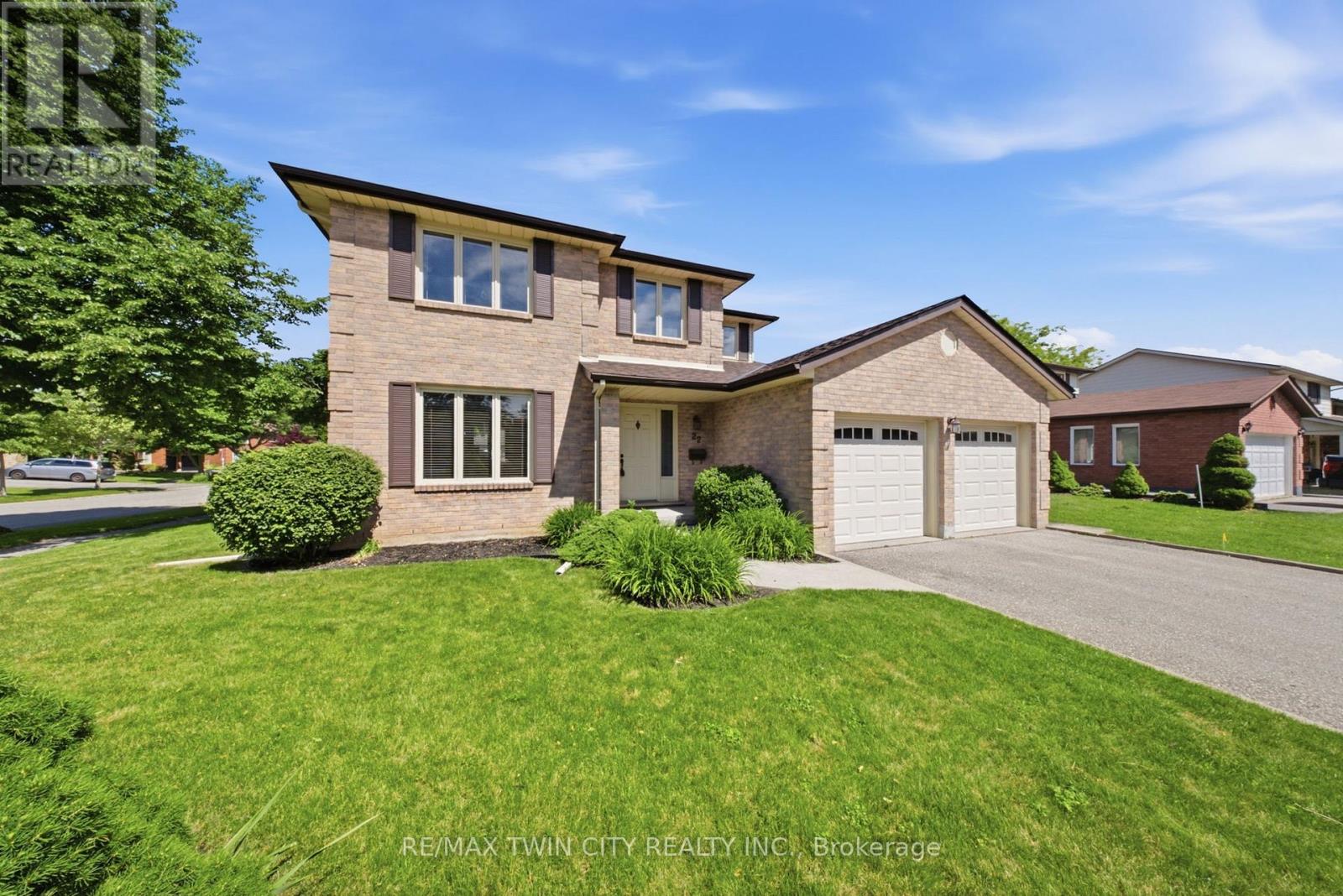 22 COLONIAL CRESCENT