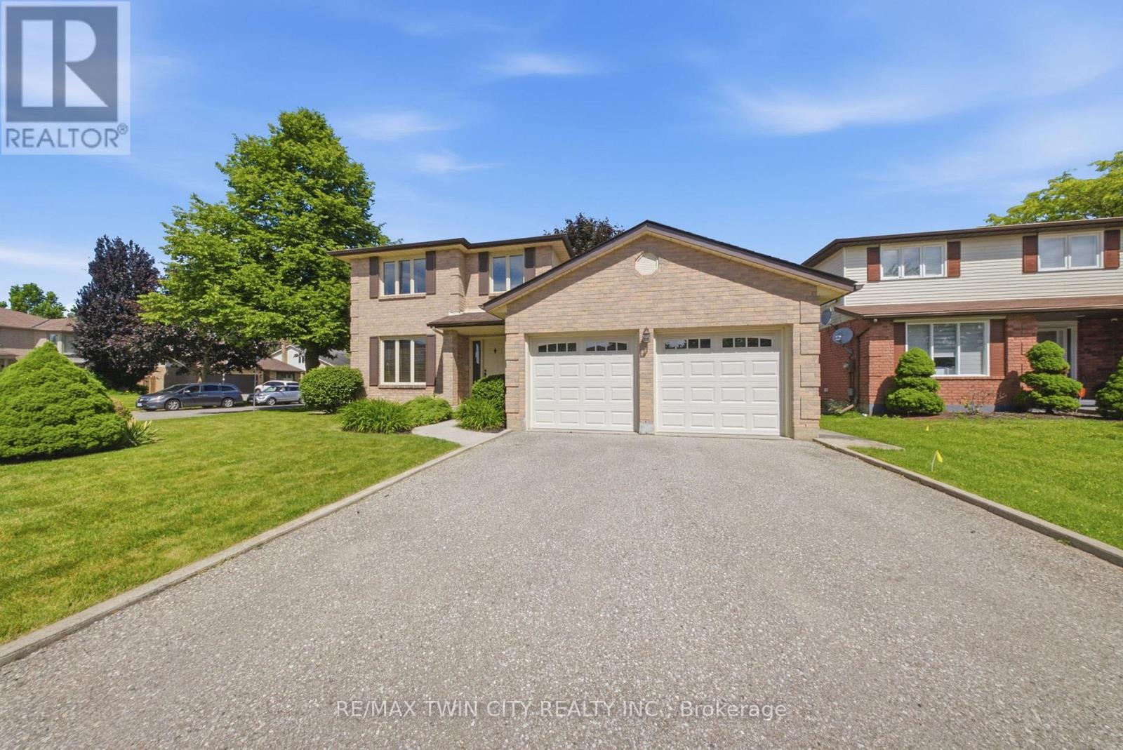 22 COLONIAL CRESCENT