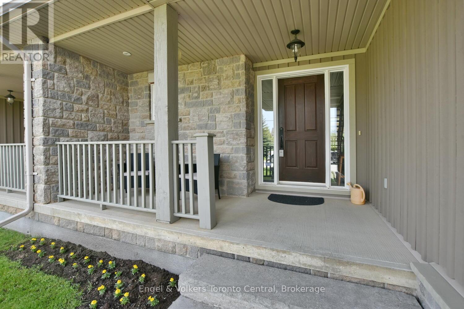 47 MEADOWBROOK LANE