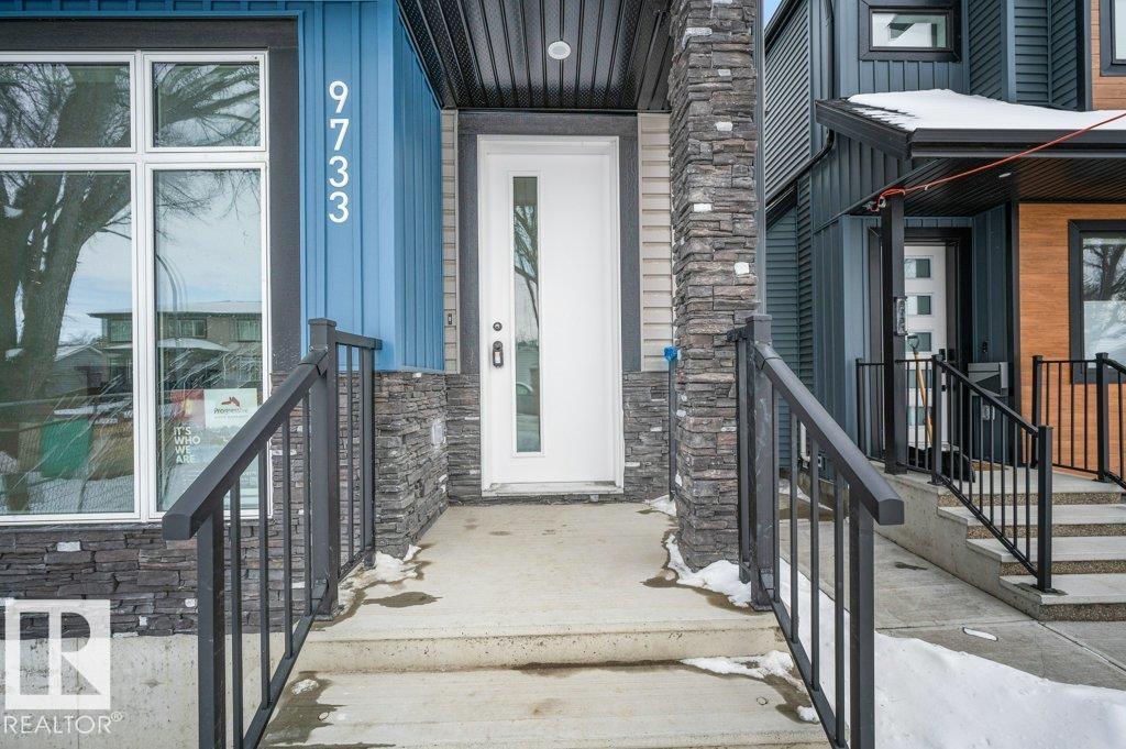 9733 153 ST NW
