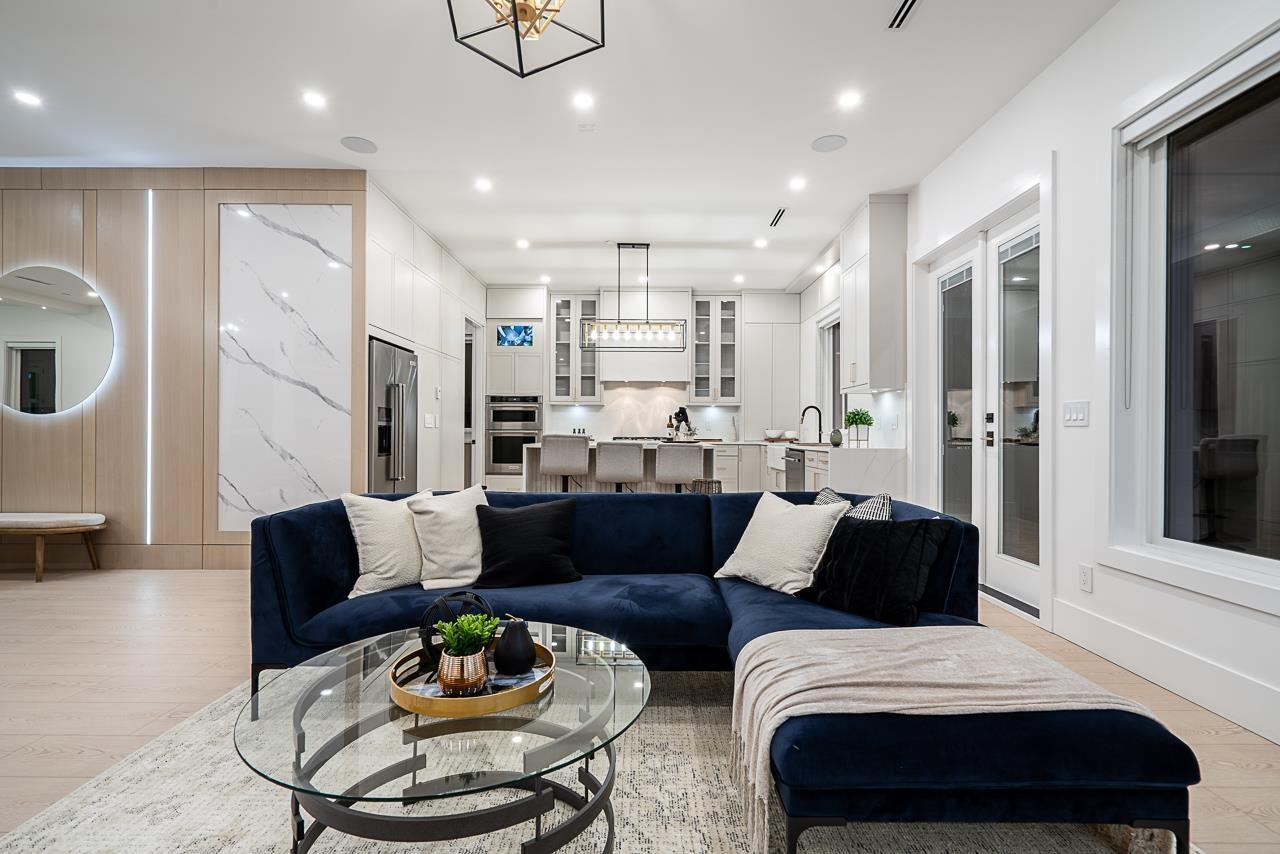 15569 OXENHAM AVENUE