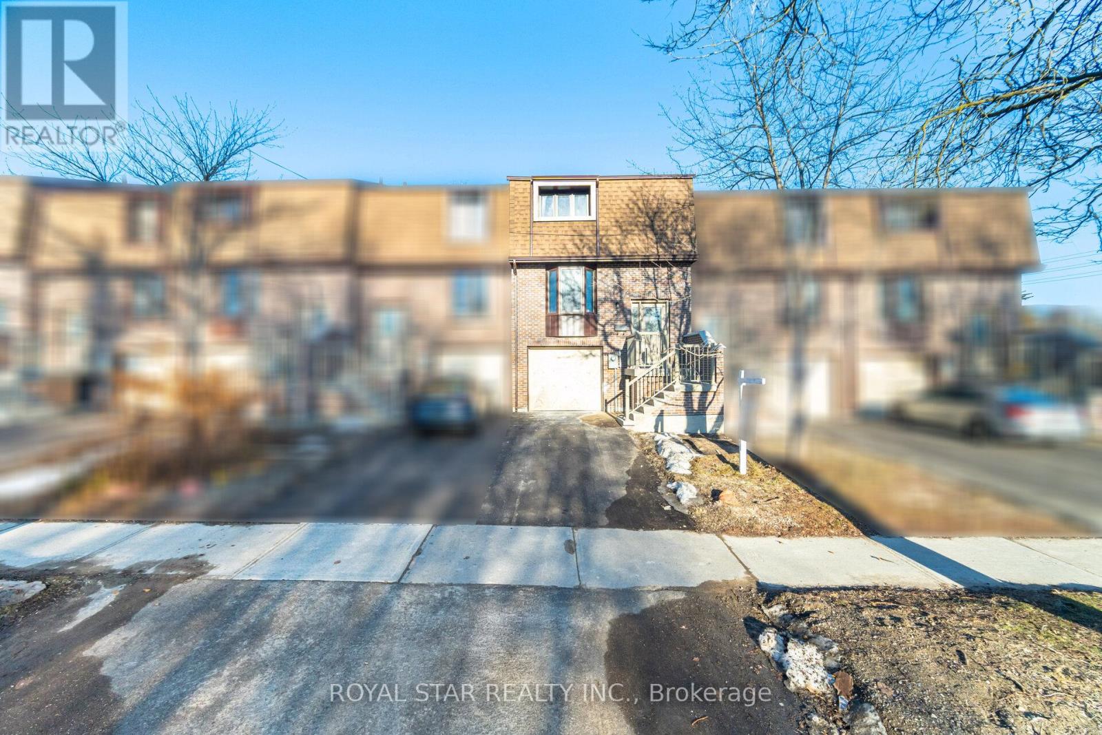 Photo 1 of 43 — 3 - 11 PLAISANCE ROAD Unit 3, Richmond Hill (North Richvale), ON L4C5H1