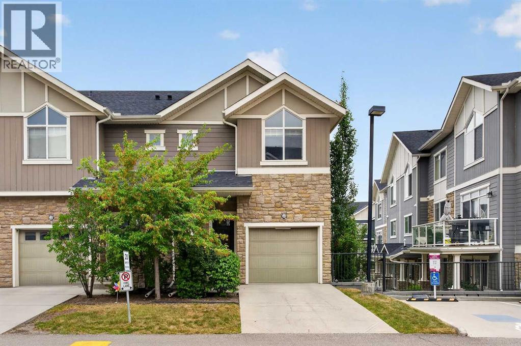 558 Evanston Manor NW