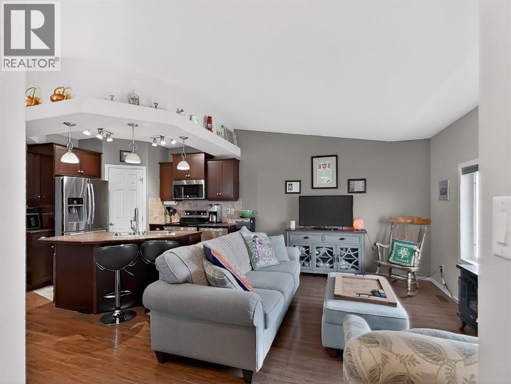 645 Silkstone Point W