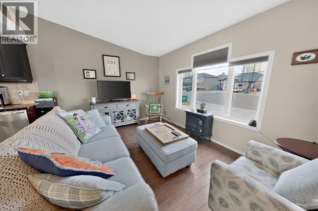 645 Silkstone Point W