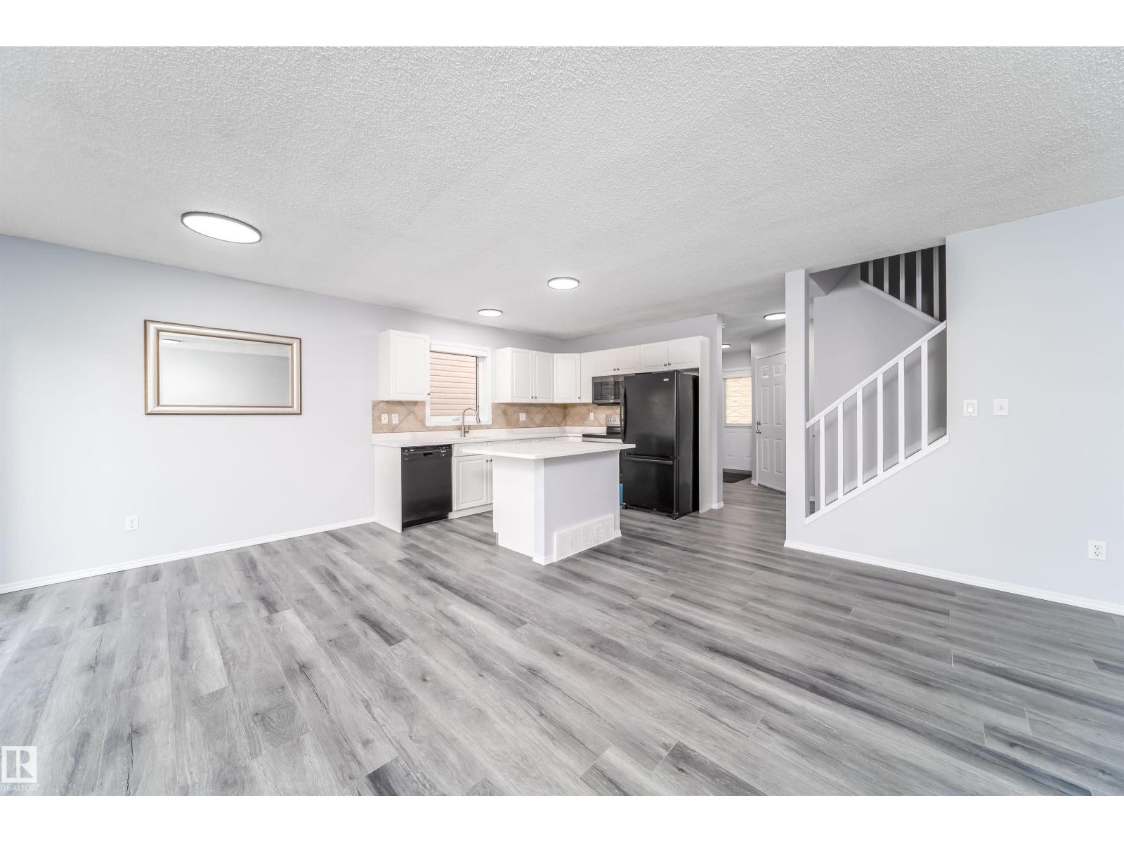 #32 120 MAGRATH RD NW