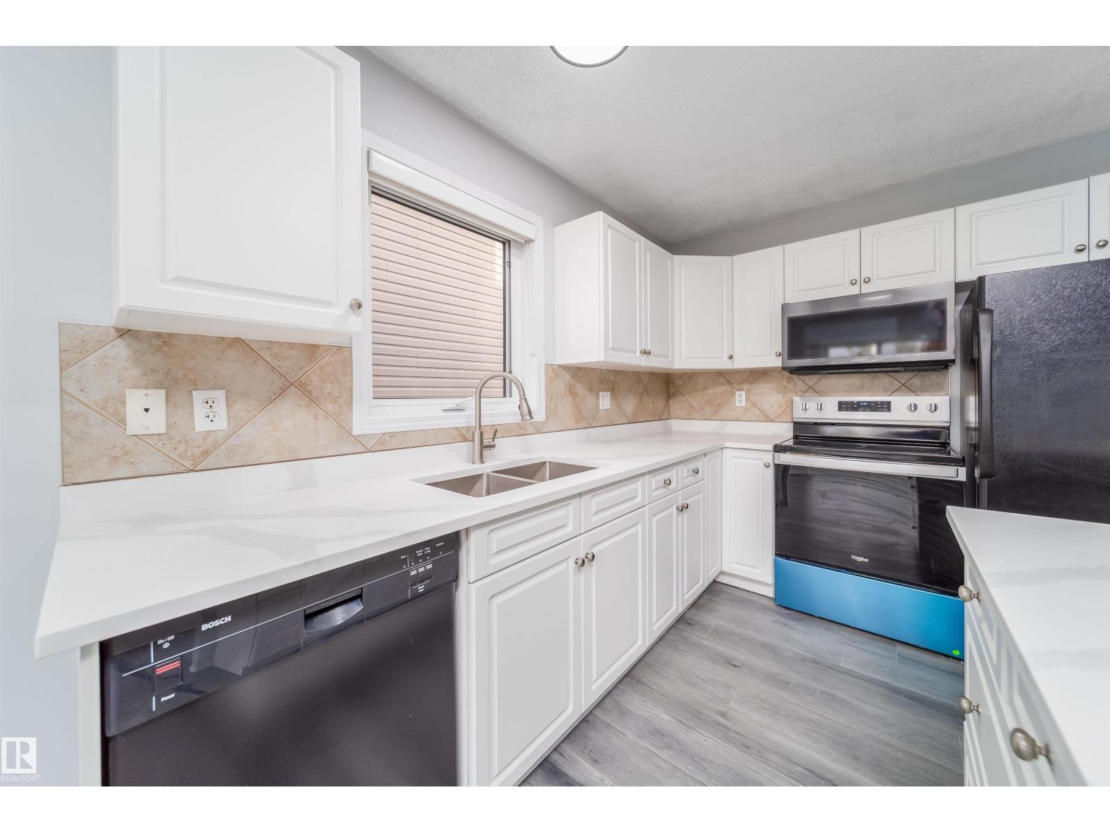 #32 120 MAGRATH RD NW