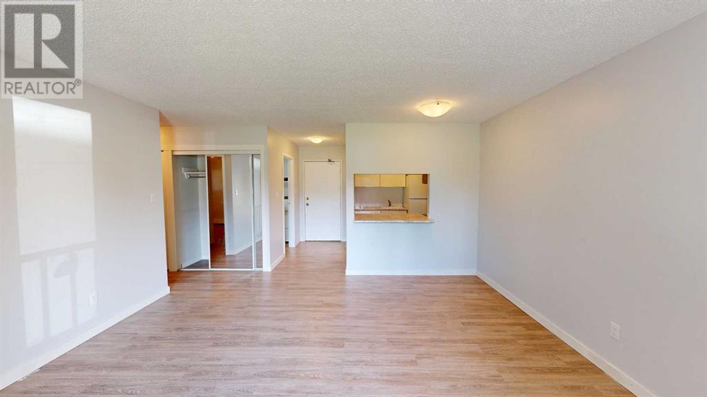 101, 405 Columbia Boulevard W