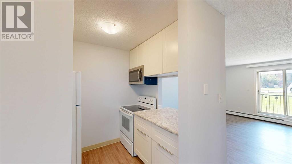 101, 405 Columbia Boulevard W