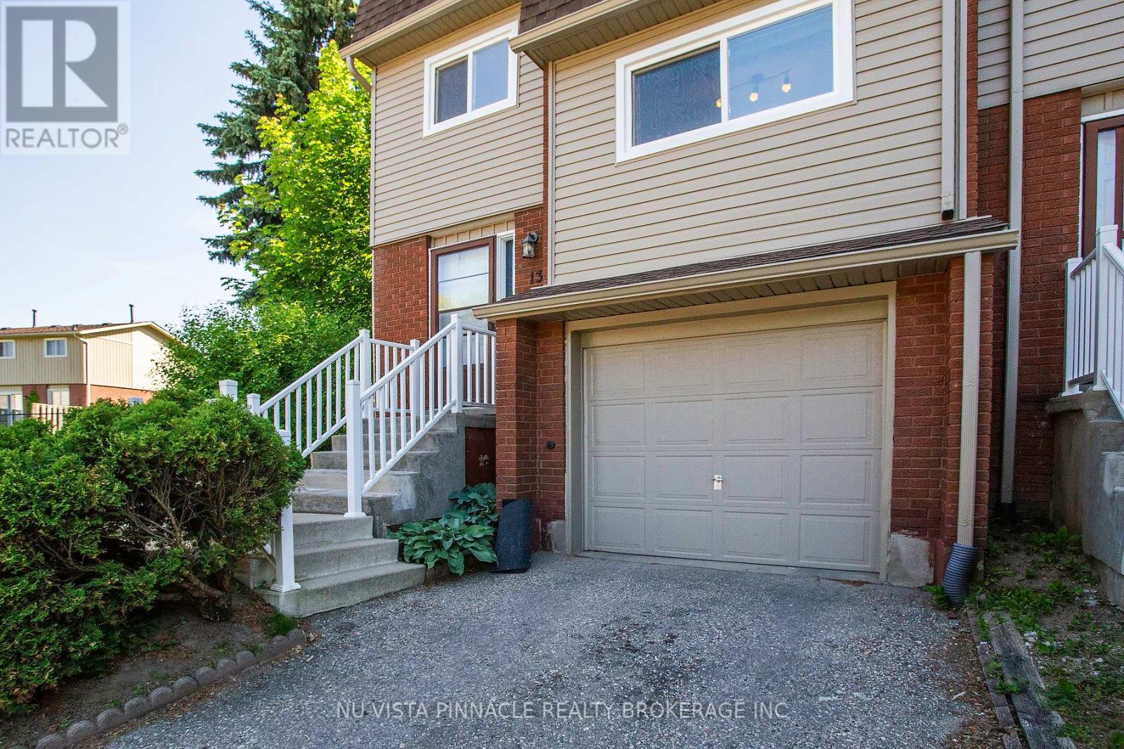 13 - 285 BLUEVALE STREET N