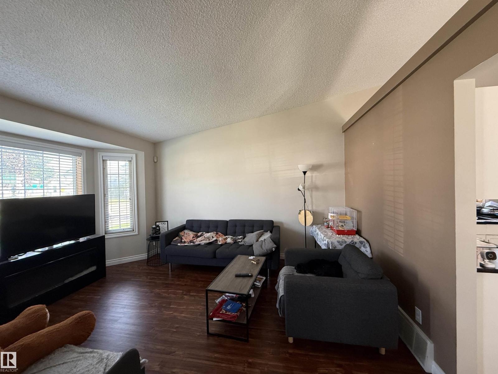 8025 15A AV NW