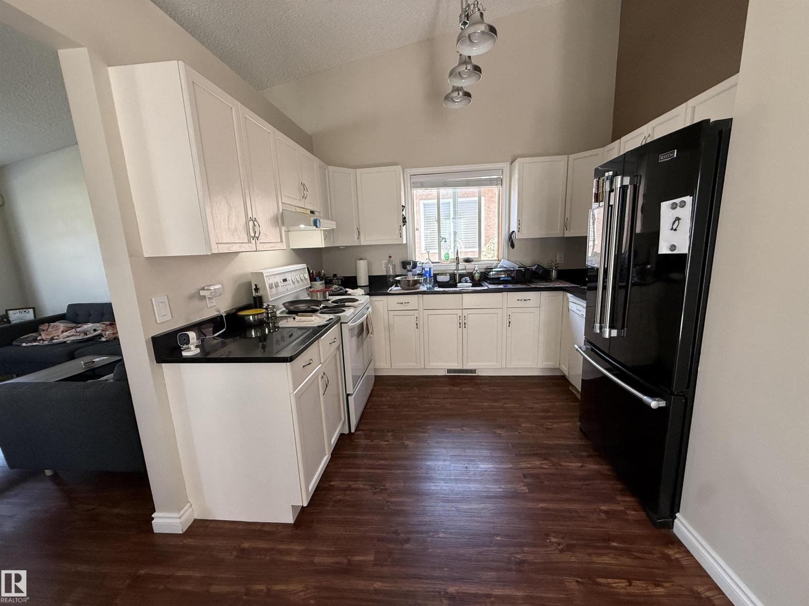 8025 15A AV NW