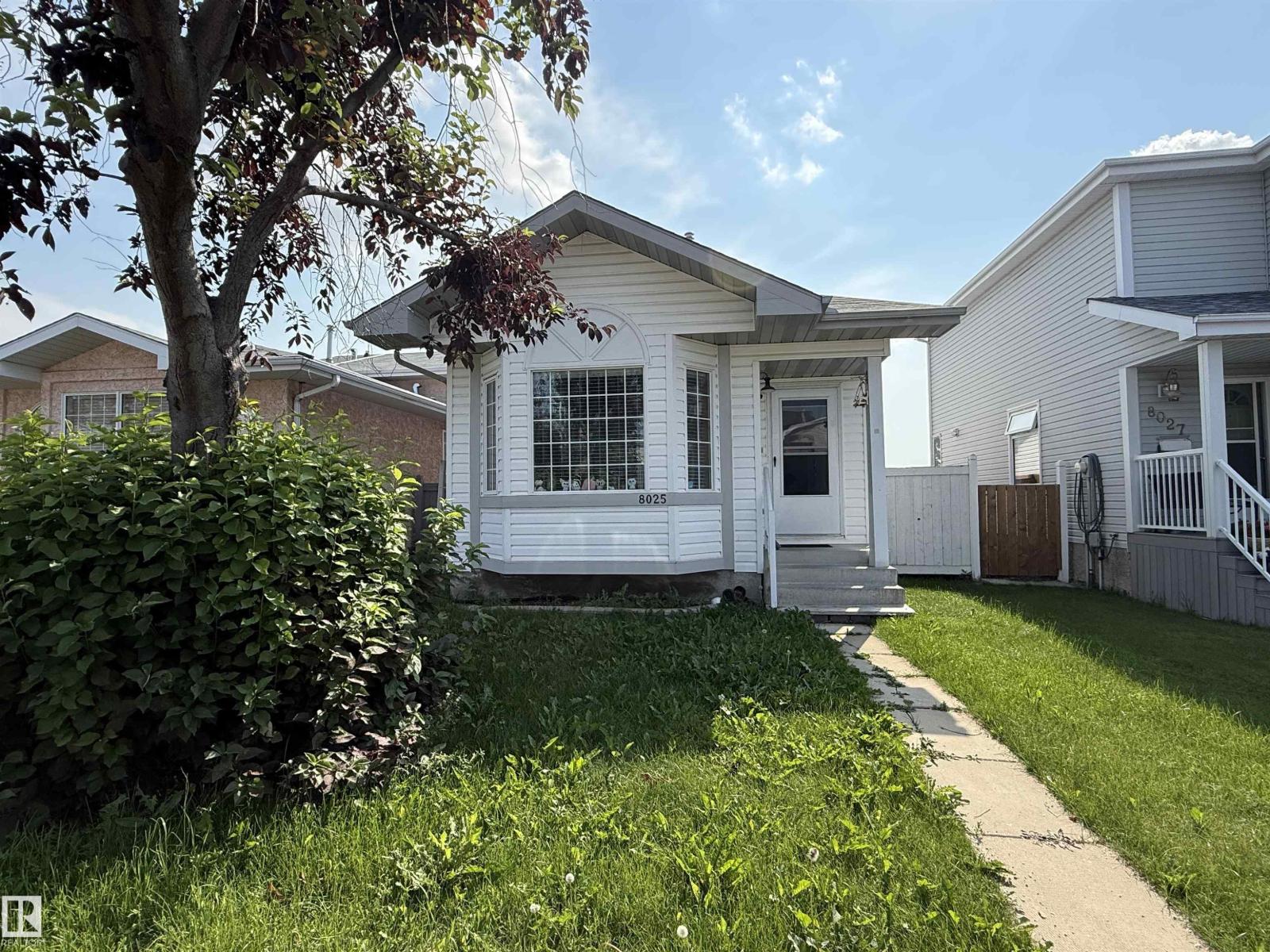 8025 15A AV NW