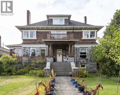 1617 W GRAND BOULEVARD North Vancouver BC V7L3Y2