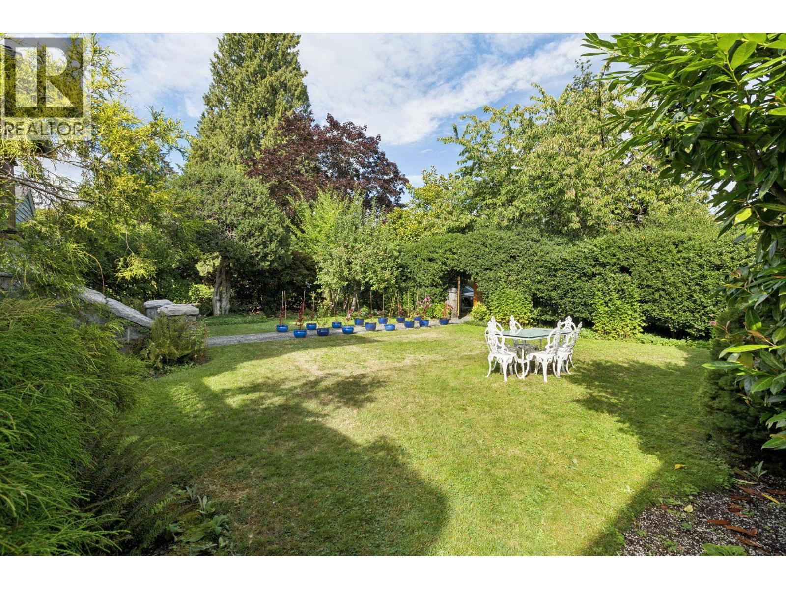 1617 W GRAND BOULEVARD