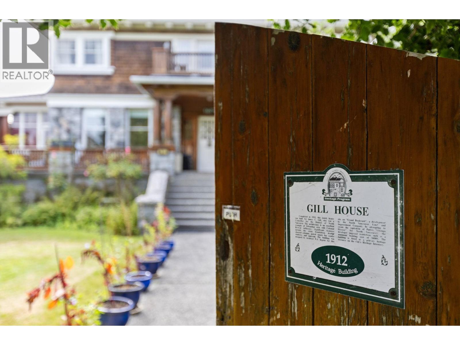 1617 W GRAND BOULEVARD