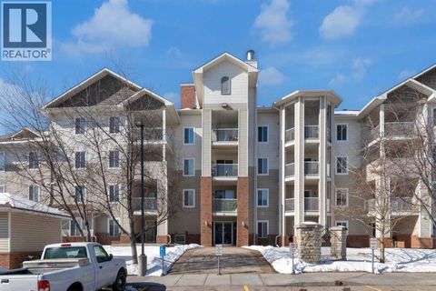 104, 16 Country Village Bay NE Calgary AB T3K5Y9