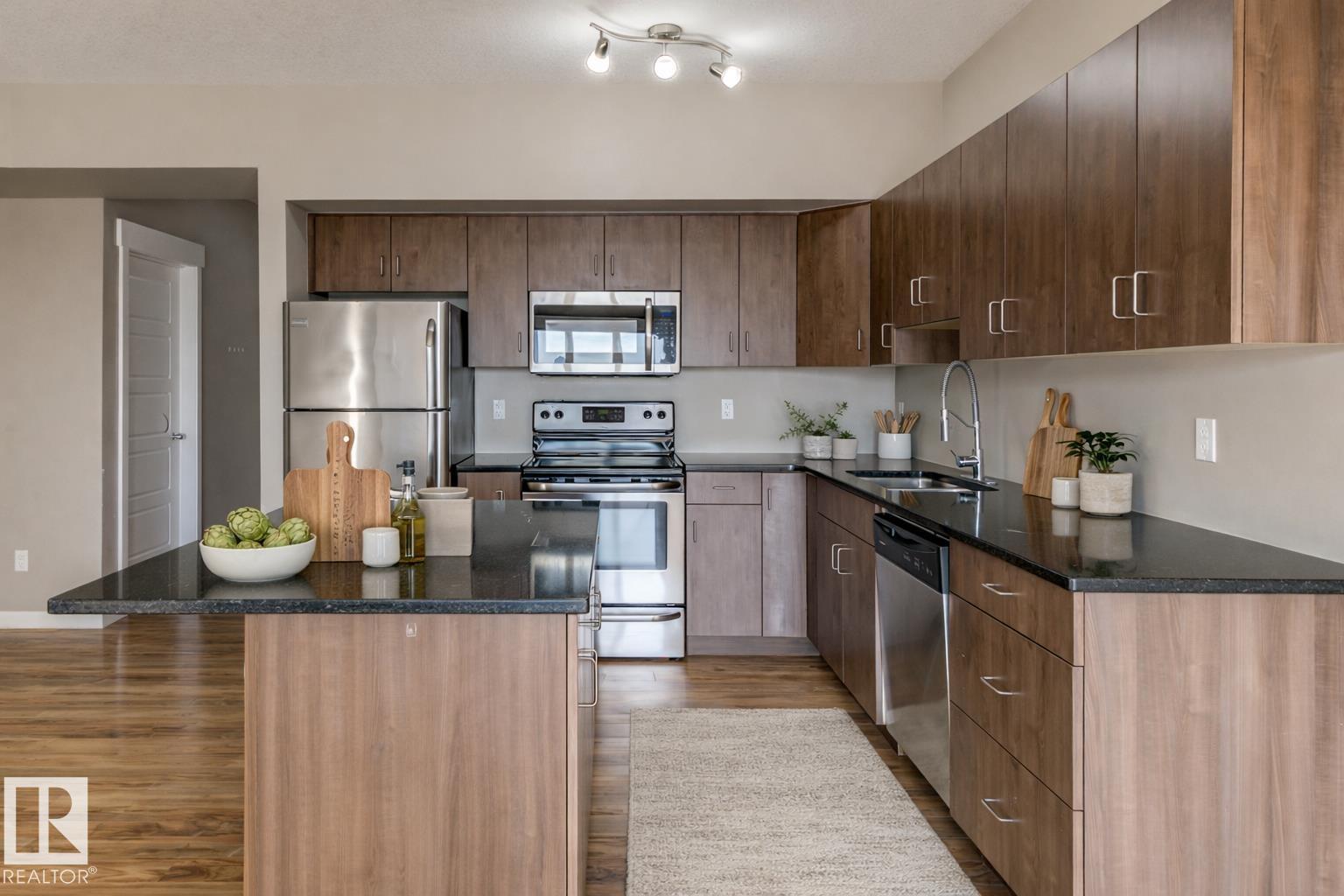 #515 10518 113 ST NW