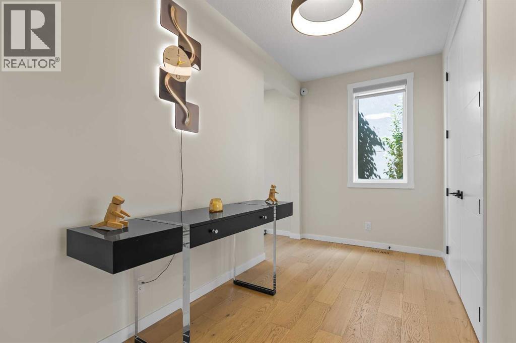 1104 Cranbrook Gardens SE