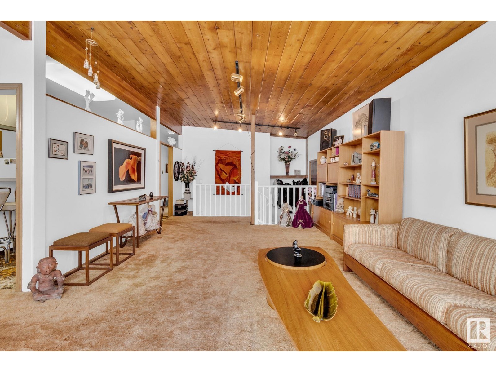 8 Grenfell AV