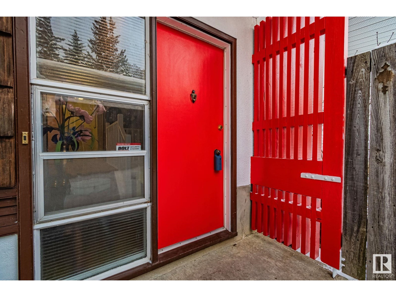 8 Grenfell AV