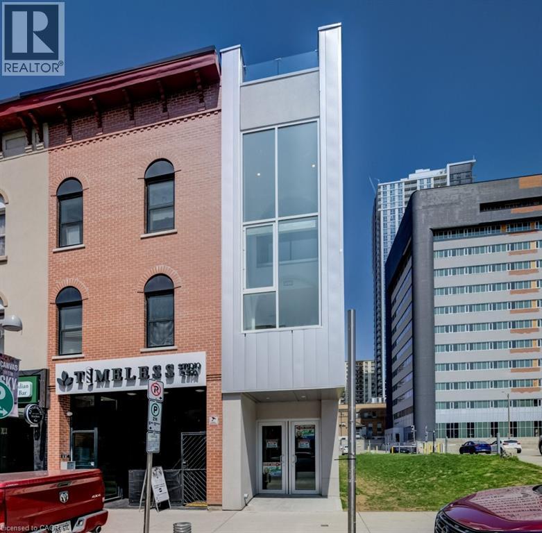 26 KING Street E