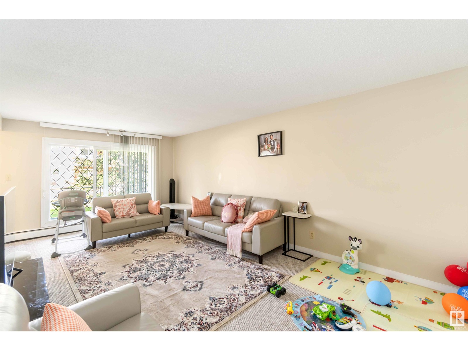 #110 10835 114 ST NW