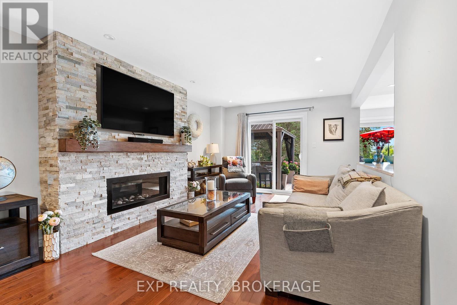 564 BRAESIDE CRESCENT