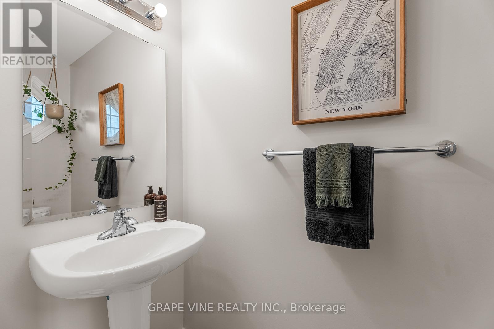 568 VOIE DU PIN ROUGE WAY