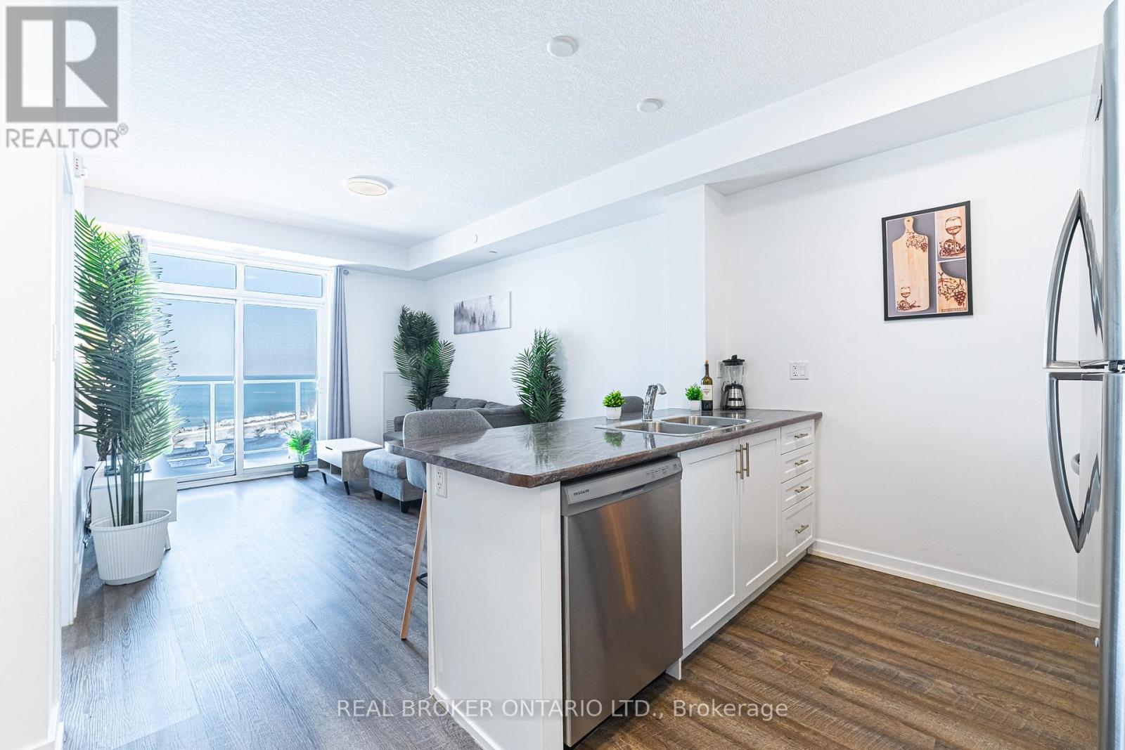 436 - 101 SHOREVIEW PLACE