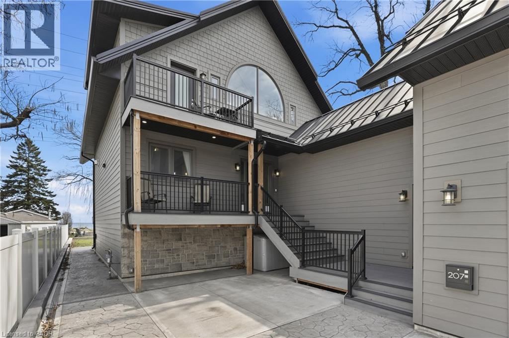 207 BEACH Boulevard