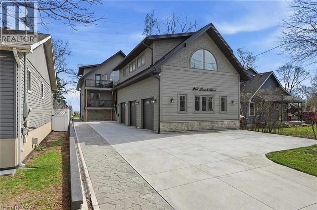 207 BEACH Boulevard