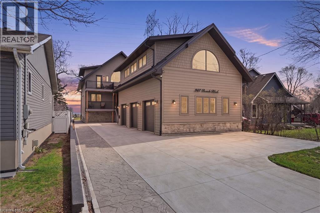 207 BEACH Boulevard