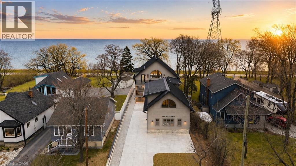 207 BEACH Boulevard