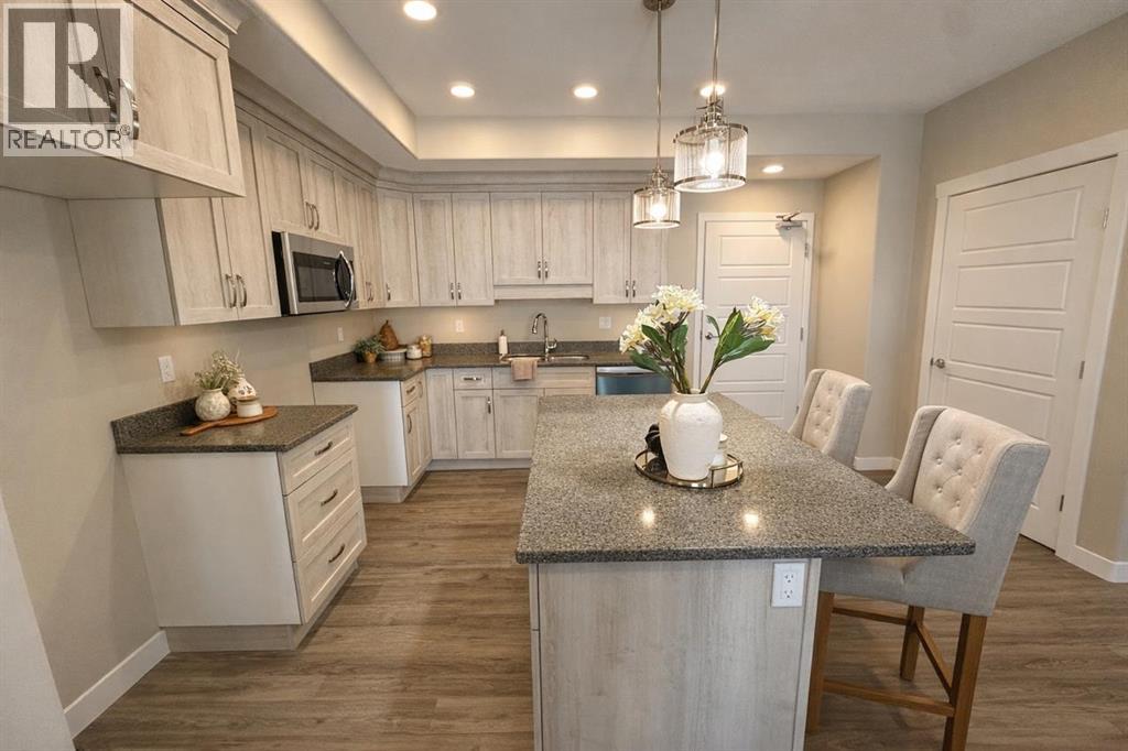 406, 499 Meadowlake Court E