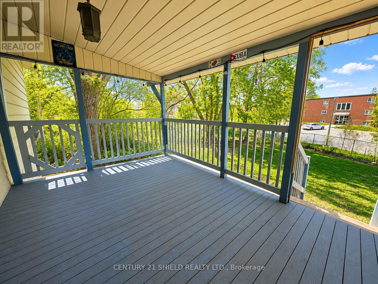 37 KINGSLEA CRESCENT