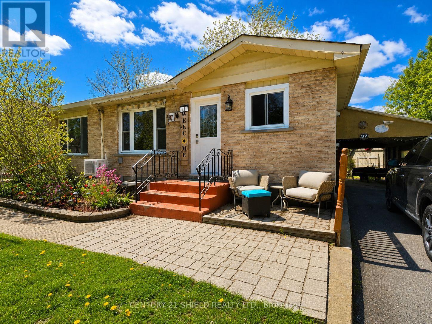 37 KINGSLEA CRESCENT