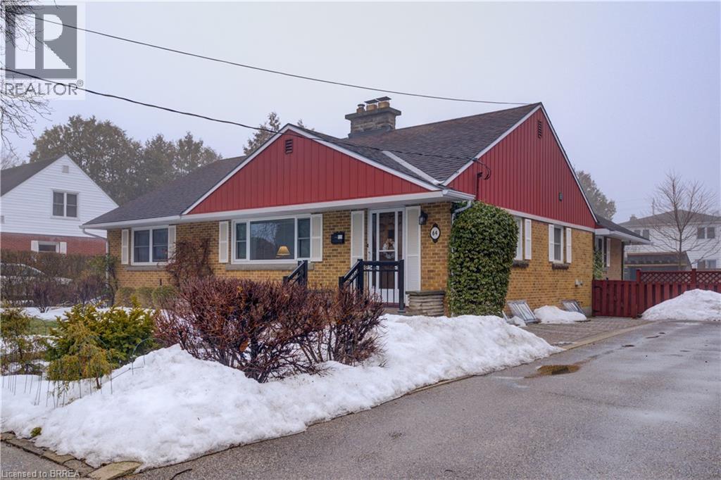 64 THE STRAND Avenue