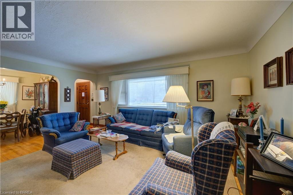 64 THE STRAND Avenue