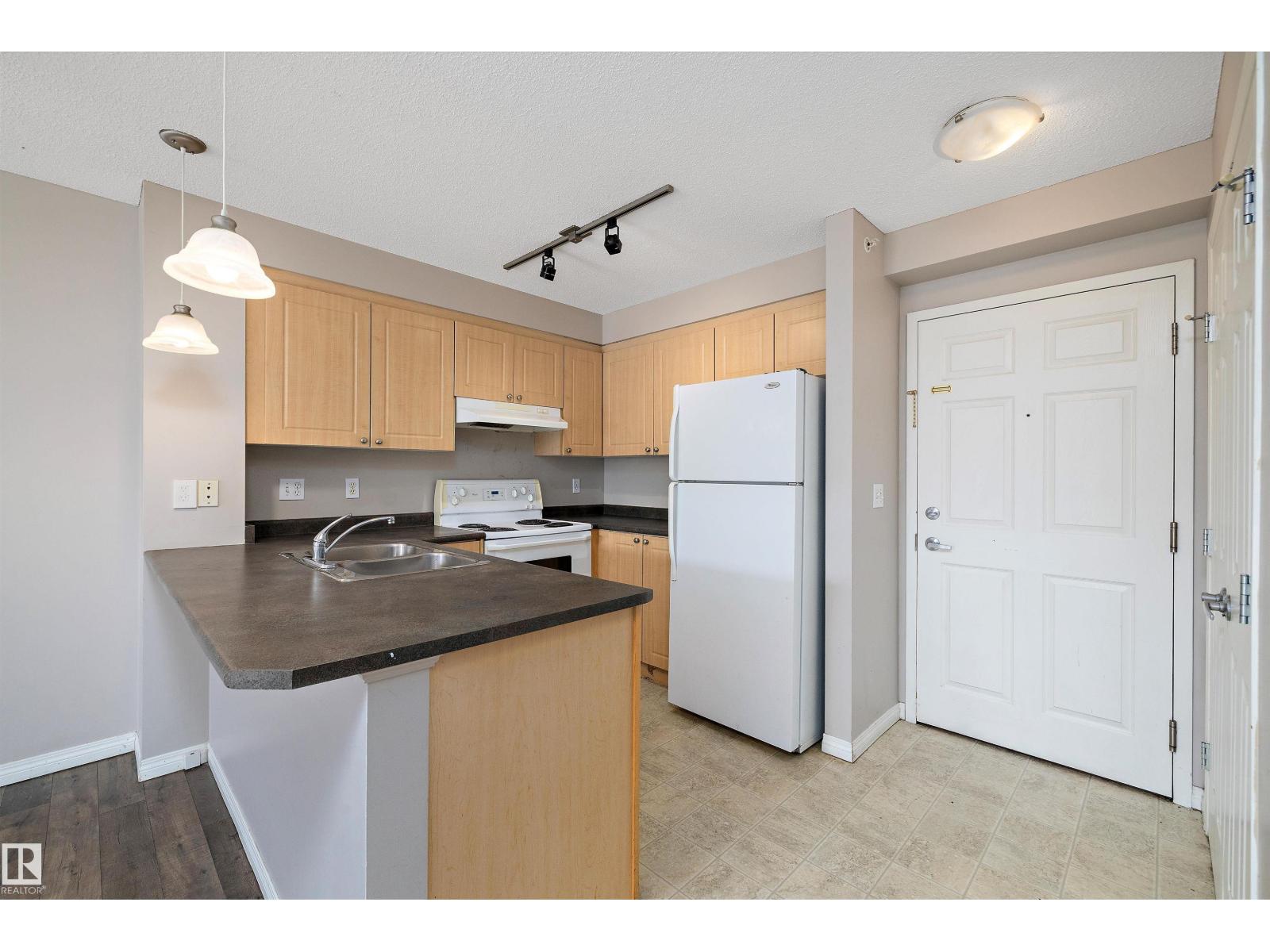 #411 636 MCALLISTER LO SW