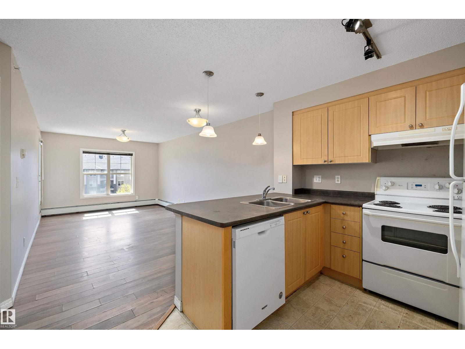 #411 636 MCALLISTER LO SW