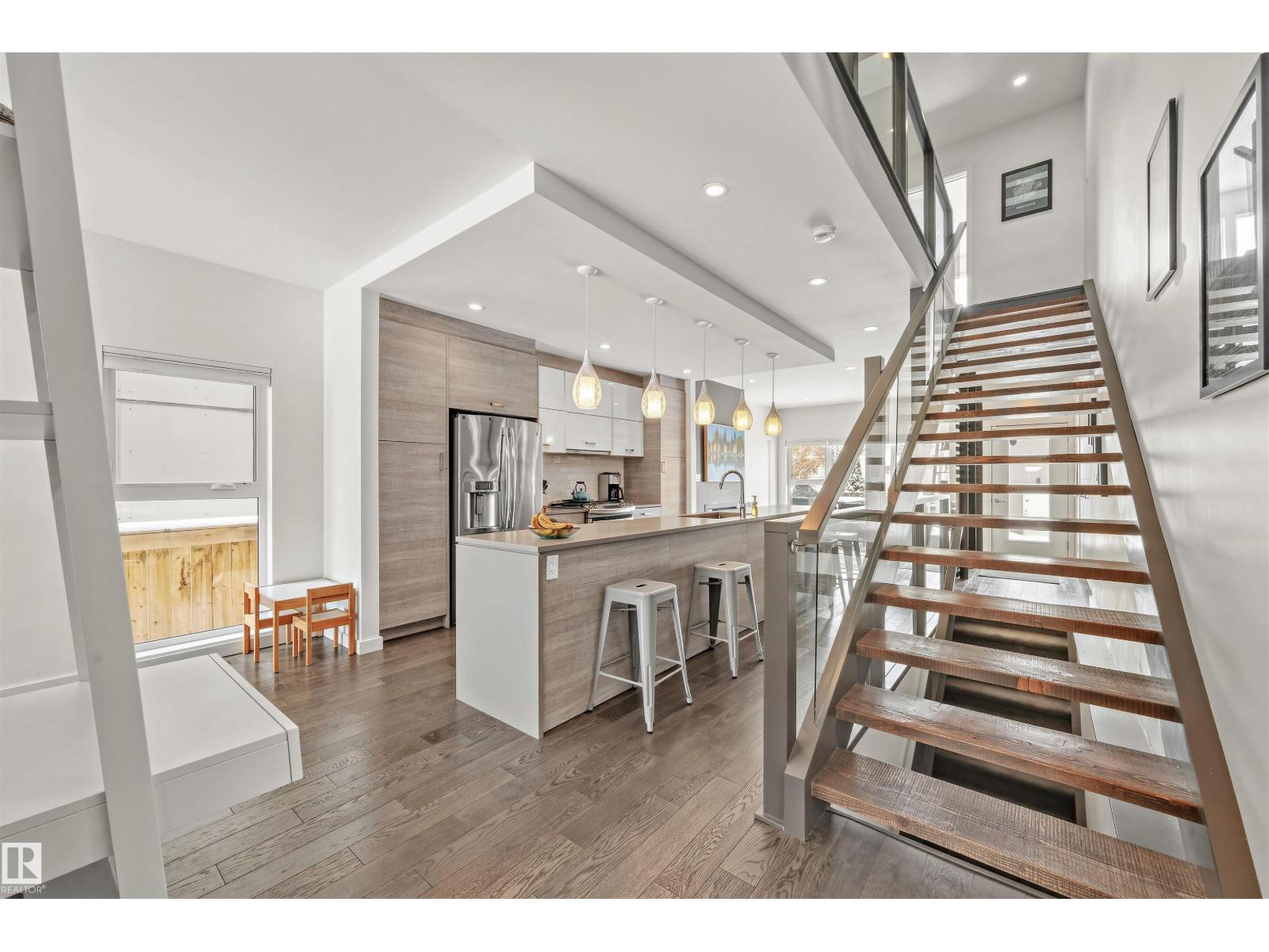 10607 127 ST NW