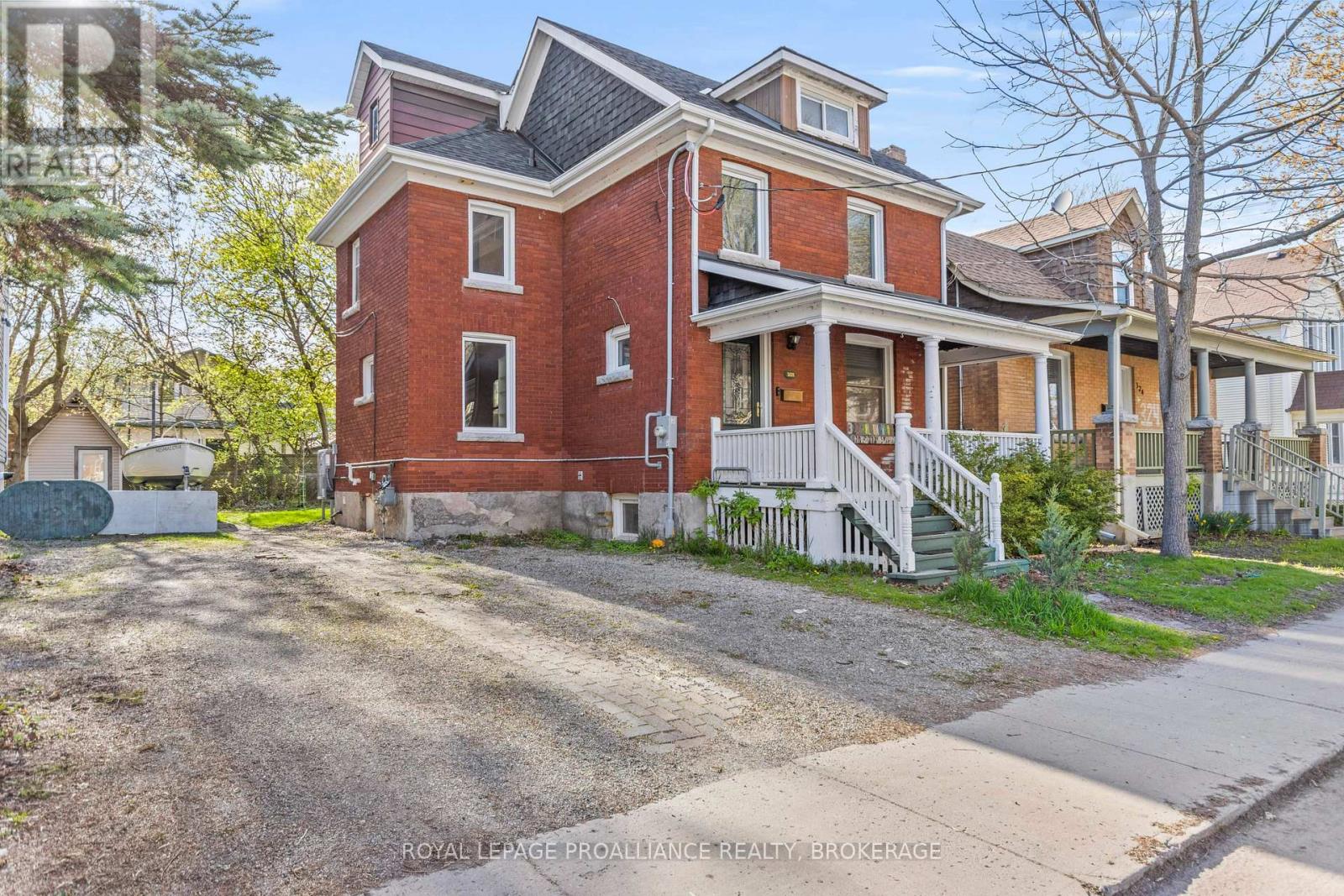 322 COLLINGWOOD STREET